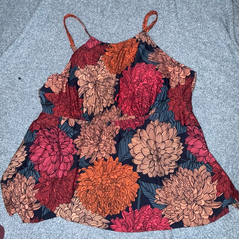 Target Kona Sol tankini top
Women’s 26W
Floral floaty high neck